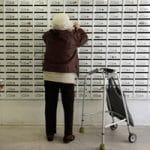 Wanting to give away money may be linked to early Alzheimer’s disease -study